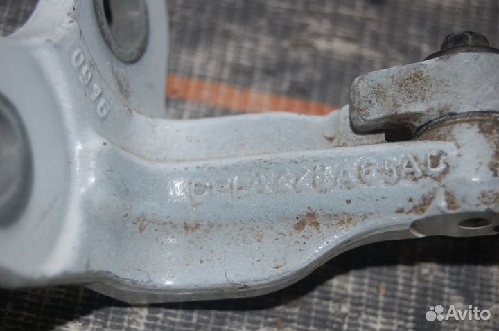 Шарнир дверной задний левый - Jaguar F-Pace