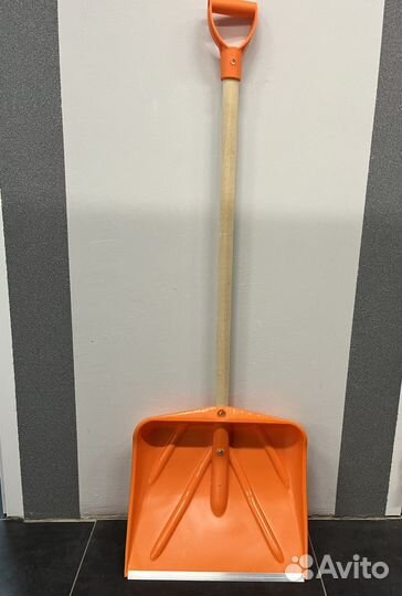 Лопата для уборки снега