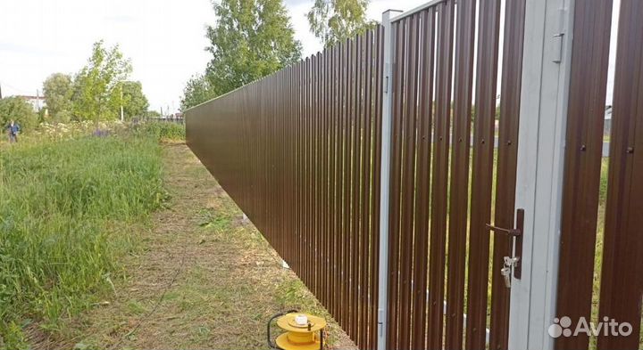 Забор из евроштакетника профессионально качественн