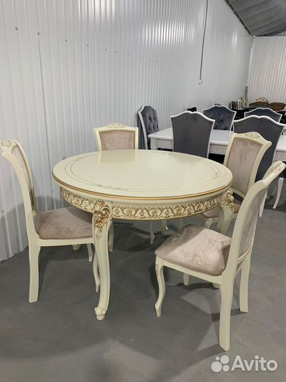 Стол и стулья