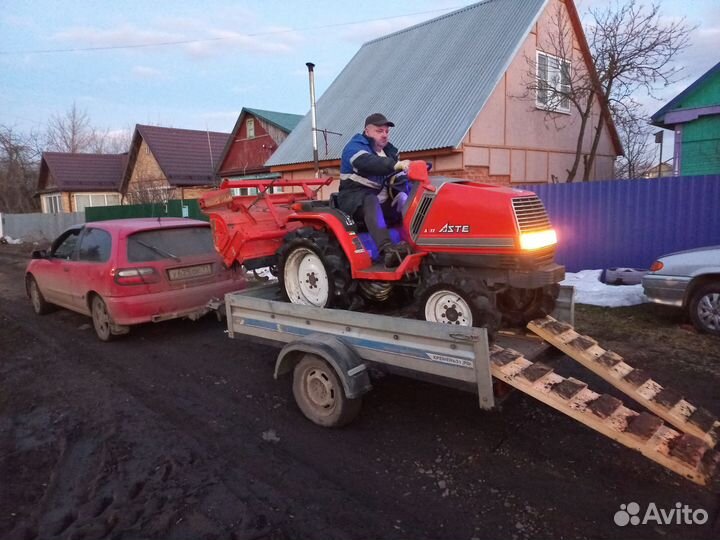 Вспашка земли трактором