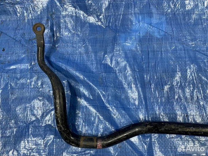 Стабилизатор передний Toyota Hiace KZH106 1KZ 1997