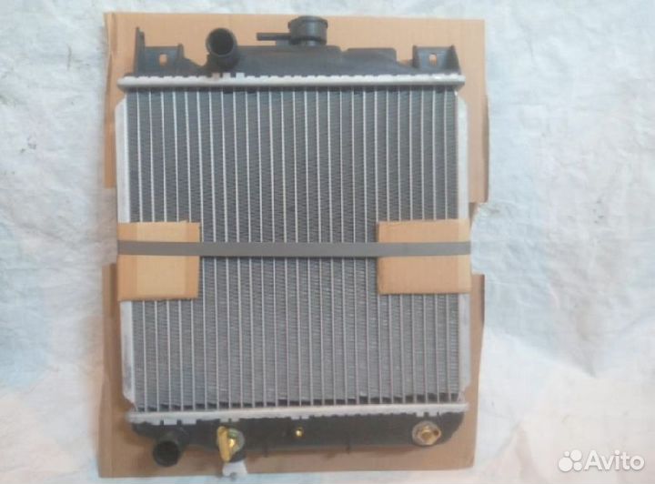 Радиатор охлаждения tomsun SU-93310A2 АКПП Suzuki