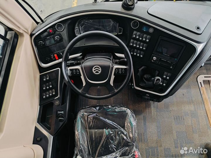 Туристический автобус Golden Dragon XML6129JR, 2024