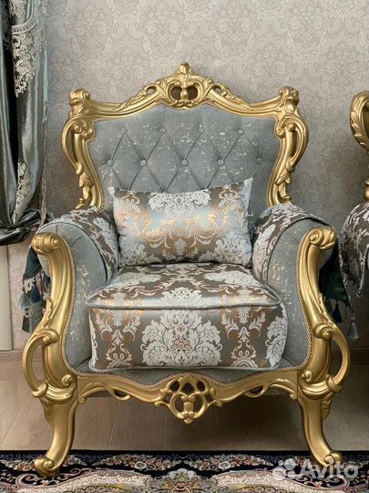 Холл тройка