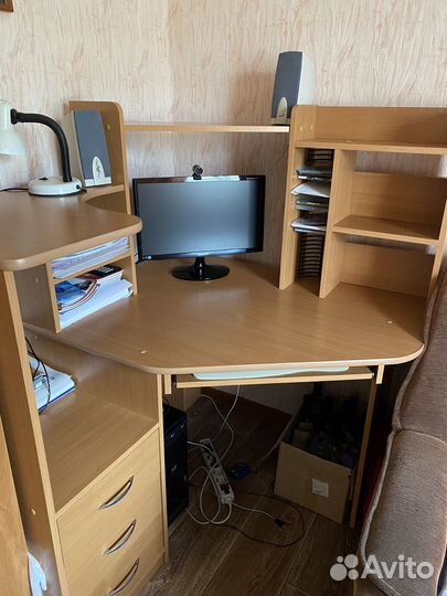 Компьютерный стол