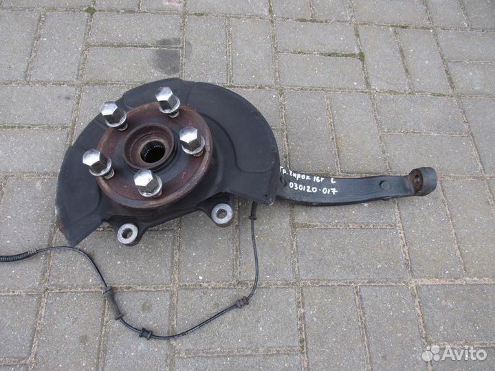 Кулак передний левый Jeep Grand Cherokee (WK2)