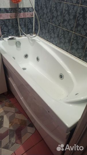 Акриловая ванна с гидромассажем