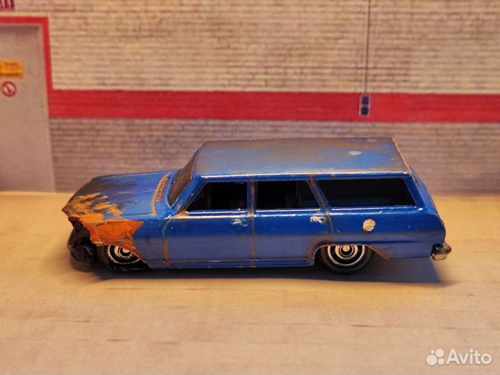 Модель автомобиля hot wheels 1:64