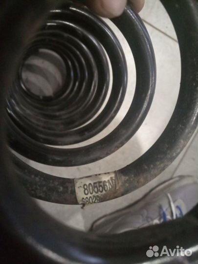 Пружина передняя левая Jeep Grand Cherokee WK2