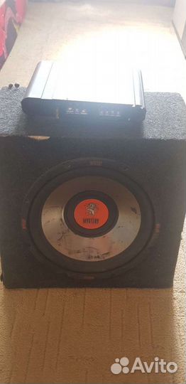 Сабвуфер и усилитель в автомобиль