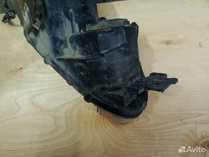 Фара левая Mitsubishi Airtrek