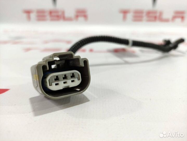 Разъем (фишка) проводки Tesla Model S 2014