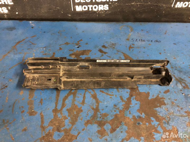 Крепление радиатора правое BMW F20 F30 F36