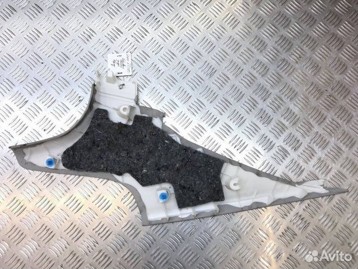 Обшивка стойки задняя правая Lexus Is250 XE20