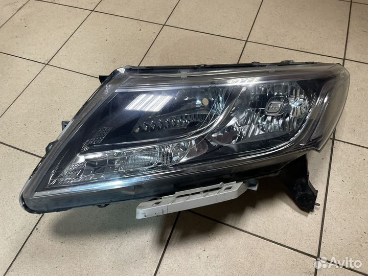 Фара левая Nissan Pathfinder R52