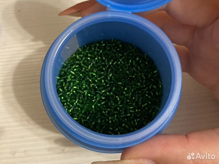 Бисер зеленый