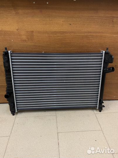 Aveo T 250 мт Радиатор охлаждения двс новый