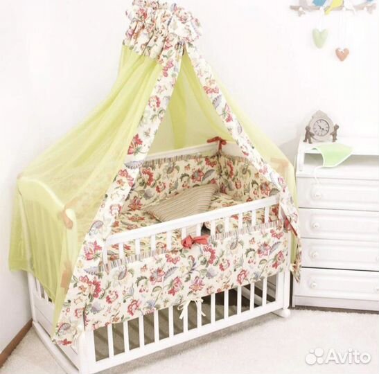 Комплект в кроватку с бортиками и балдахином