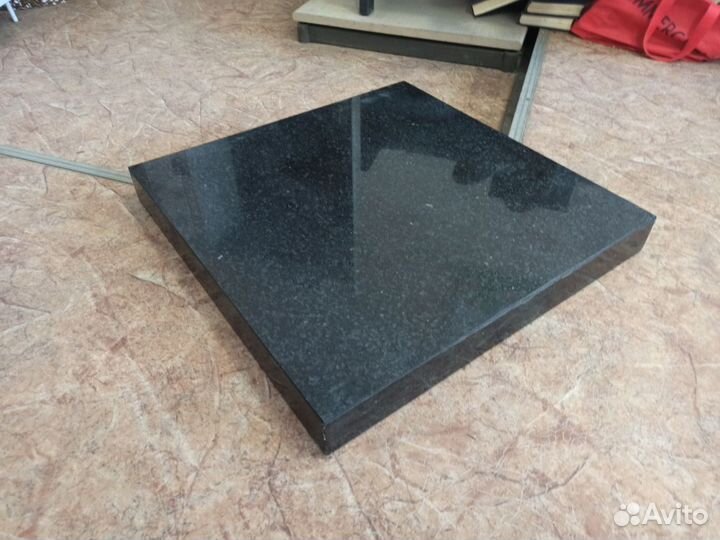 Каменная подставка под акустику