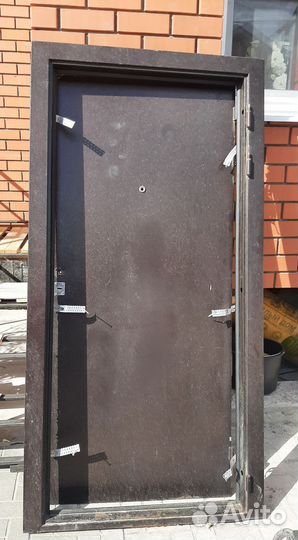 Дверь входная металлическая бу