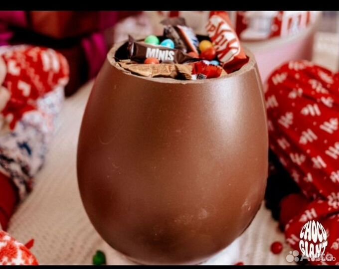 Подарок, большое шоколадное яйцо