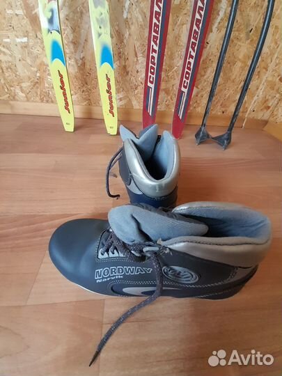 Лыжи беговые с креплениями, ботинками и палочками