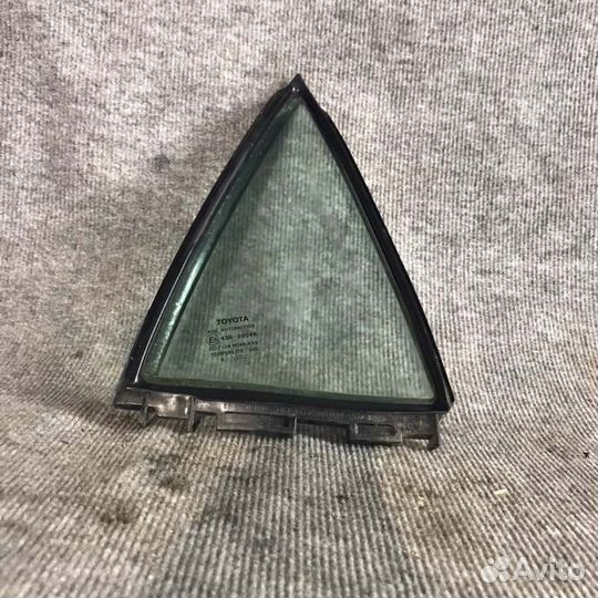 Форточка двери Toyota Auris E150 1znfe 2009