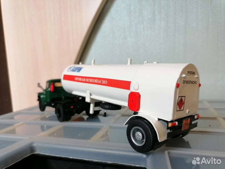 Модель грузовика ЗИЛ-130 с цистерной газовоз