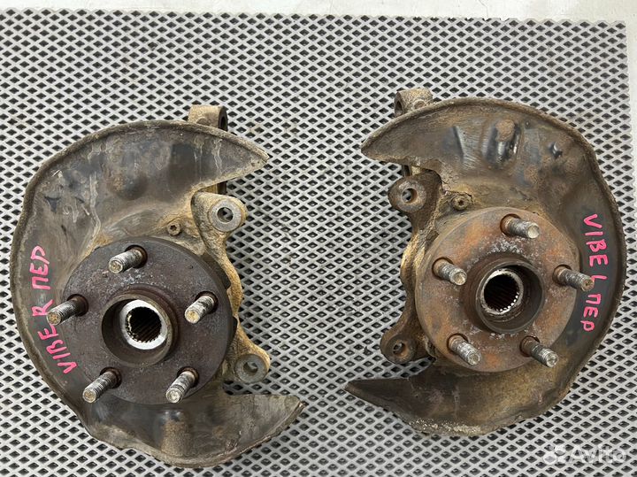 Кулак поворотный перед правый левый Pontiac Vibe