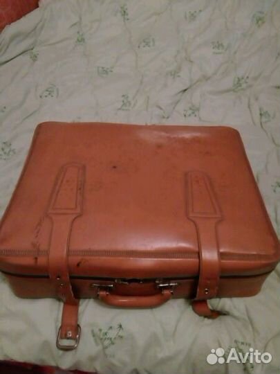 Чемодан б/у