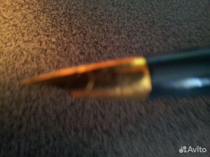 Ручка с золотым пером