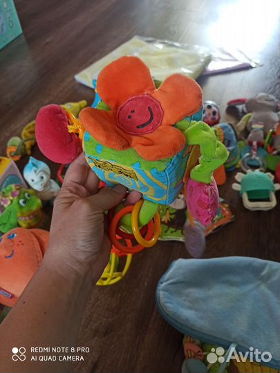 Большой пакет игрушек и товаров для малыша