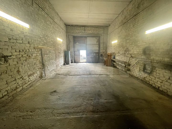 Гараж, > 30 м²