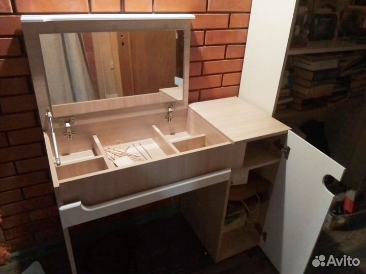 Туалетный столик с зеркалом бу