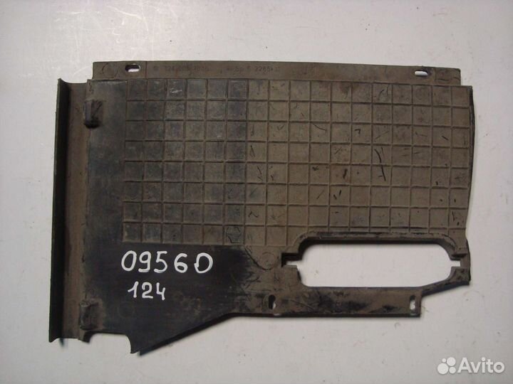 Защитный пыльник радиатора W124 A1245051888