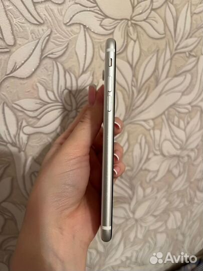 iPhone SE, 64 ГБ