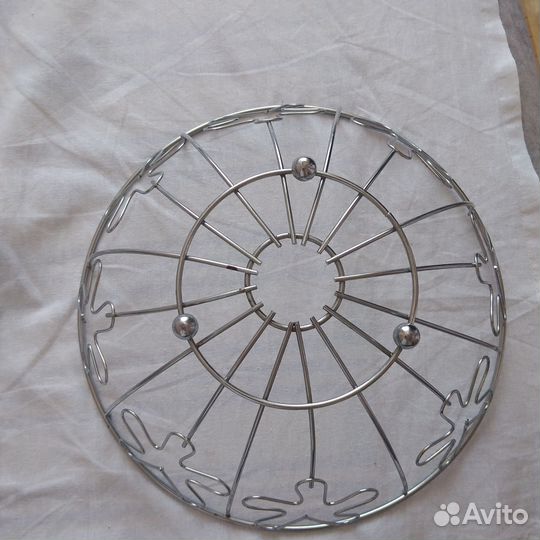 Фруктовница металлическая на ножках