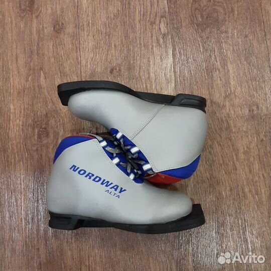 Лыжные ботинки 32 р
