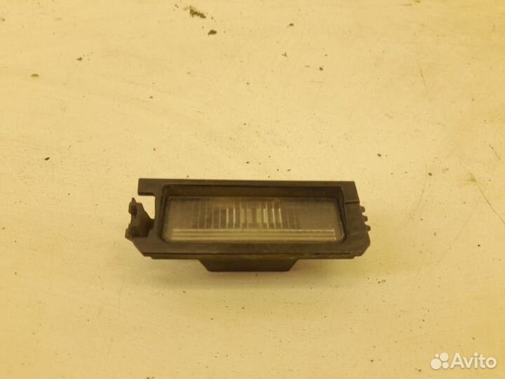 Фонарь в крышку багажника правый Kia K5 1