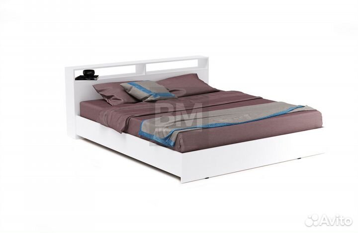 Кровать двуспальная широкая с полкой