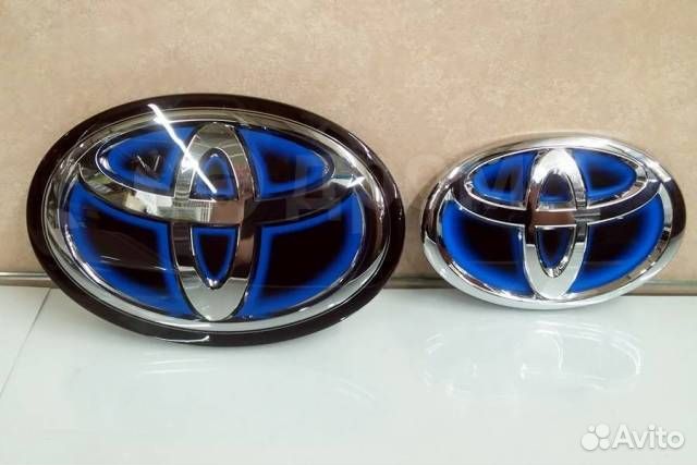 Эмблема крышки багажника Toyota Prius