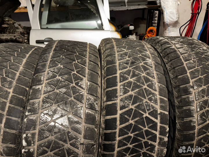 Bridgestone Blizzak DM-V2 275/70 R16