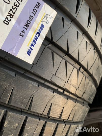 Michelin Pilot Sport 4 S 285/35 R20 104Y