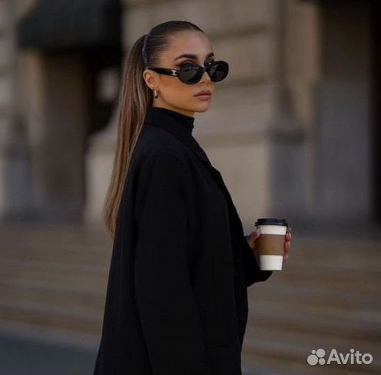 Модель для позирования в шоурумах