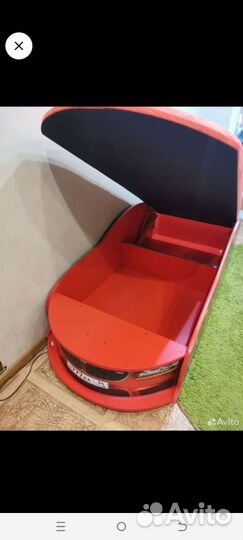 Детская кровать машина