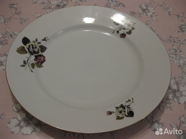 Большое круглое блюдо