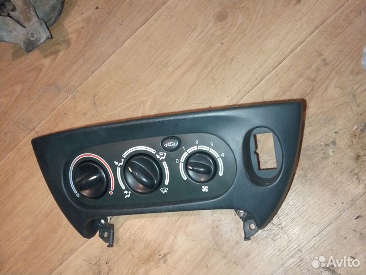 Блок управления печкой Рено Меган 1