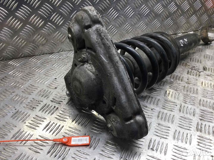 Стойка передняя правая Volkswagen Passat 4b0412031