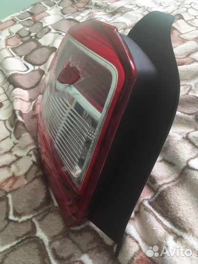 Задний левый фонарь рено логан2